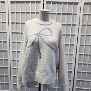 Abercrombie & Fitch Cream Sweater with Gray Bow